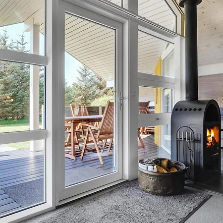 Euphemia - 900m From The Sea By Interhome *